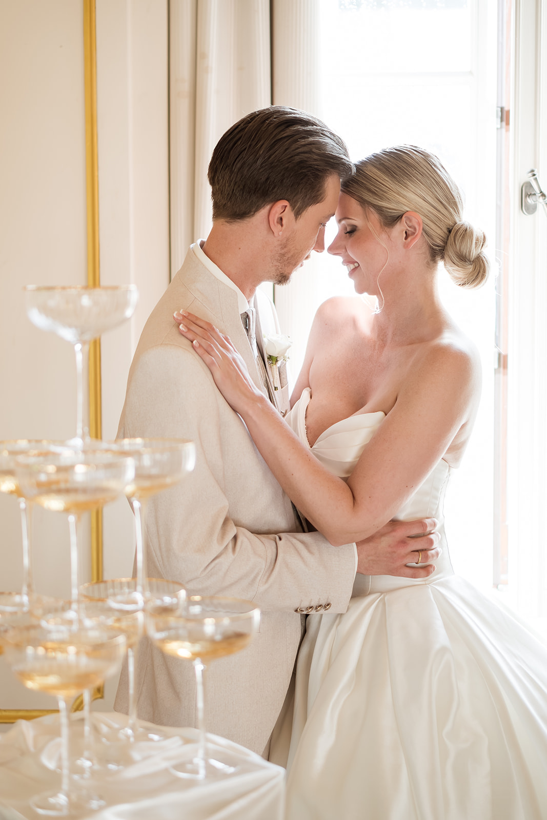 Wedding Planning & Konzept: @papillonweddings.de Location Herrenhaus Möckern: @michaelis.leipzig Fotografie: @josyschreier_weddings Videografie: @celineboettge @mariohausmann_weddings Dekoration & Floristik: @myperfectmoments Make-up & Hairstyling: @silke_seidel_beauty_and_makeup Make-up & Hairstyling: @nadiaschell Sängerin: @marinaferdinandmusic Modelpaar: @kateone_xoxo Brautmode: @beloved_hochzeitsstudio Herrenmode: @brautkleider_leipzig Schmuck & Trauringe: @marcus_biesecke_schmuck Catering: @barintegrale
