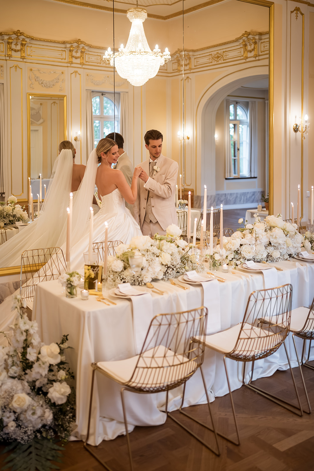 Wedding Planning & Konzept: @papillonweddings.de Location Herrenhaus Möckern: @michaelis.leipzig Fotografie: @josyschreier_weddings Videografie: @celineboettge @mariohausmann_weddings Dekoration & Floristik: @myperfectmoments Make-up & Hairstyling: @silke_seidel_beauty_and_makeup Make-up & Hairstyling: @nadiaschell Modelpaar: @kateone_xoxo Papeterie: @ma.paperlove Brautmode: @beloved_hochzeitsstudio Herrenmode: @brautkleider_leipzig Schmuck & Trauringe: @marcus_biesecke_schmuck